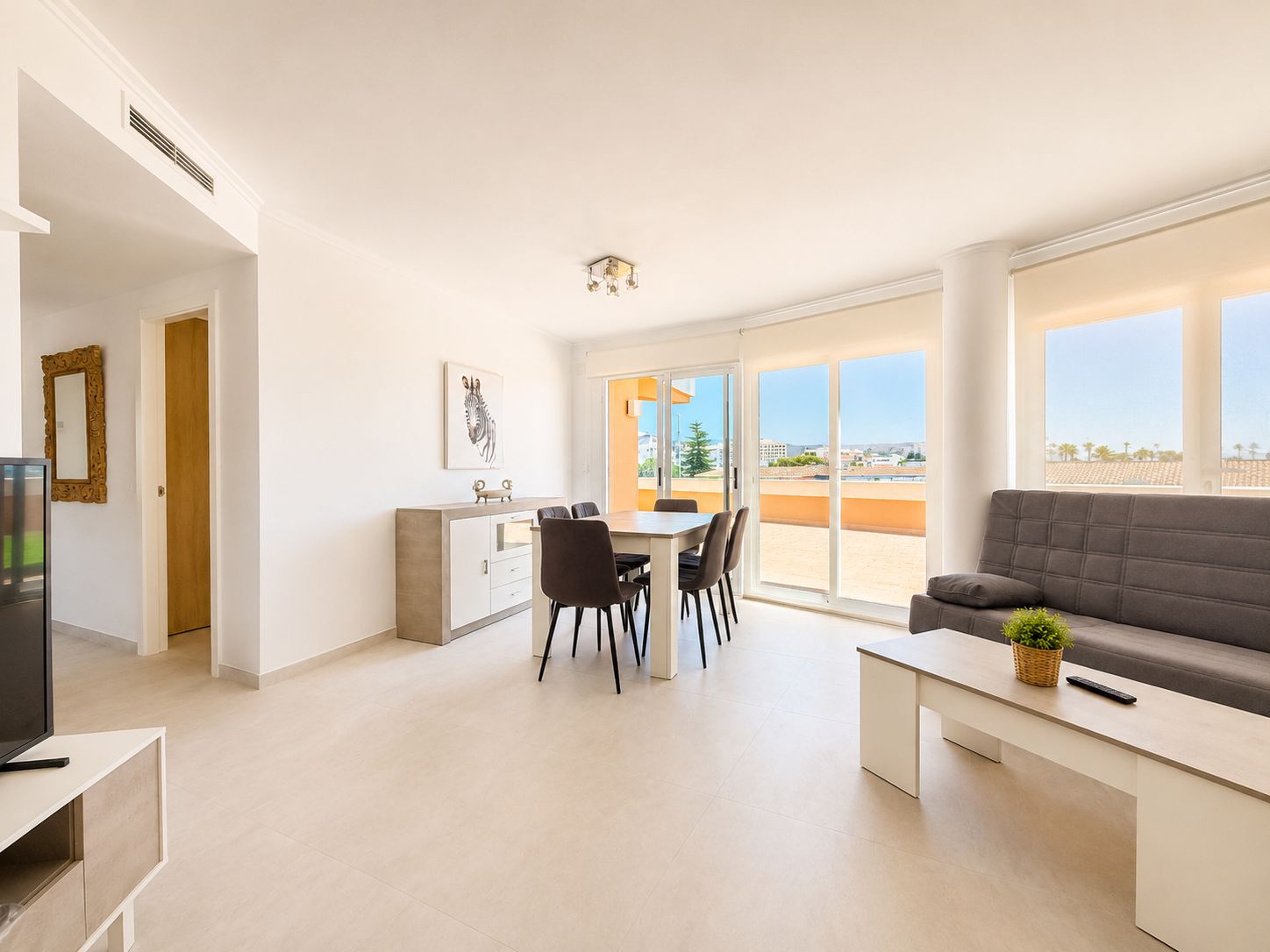 MODERNO APARTAMENTO EN ALQUILER ANUAL JUNTO A LA PLAYA DEL ARENAL