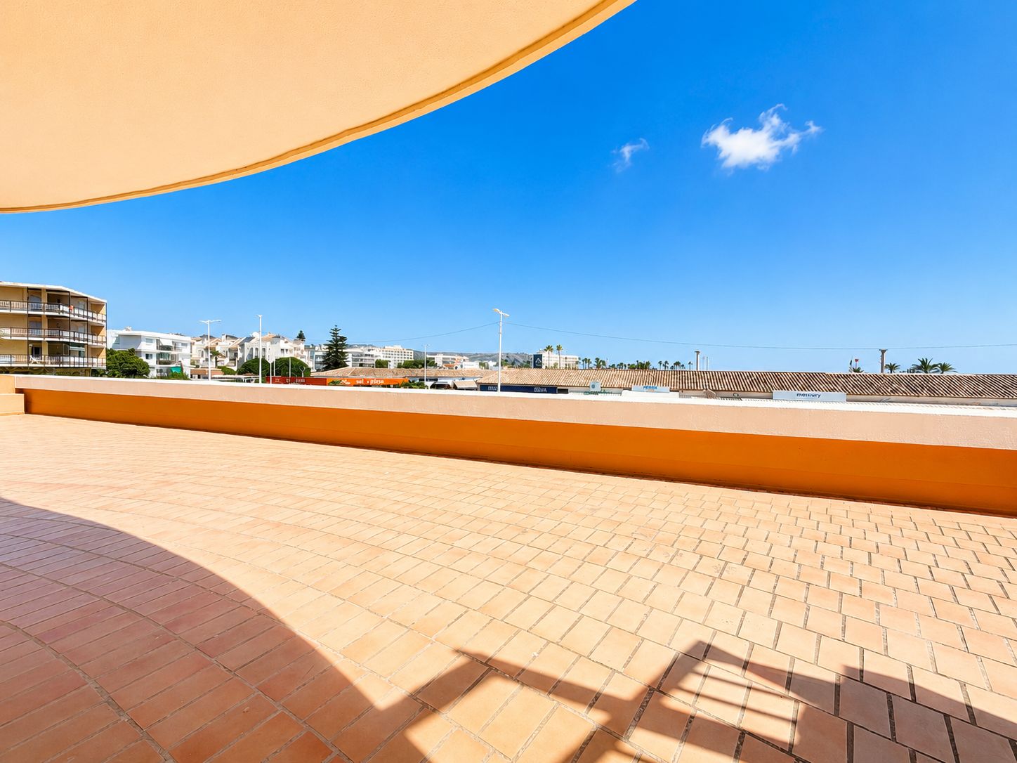 MODERNO APARTAMENTO EN ALQUILER ANUAL JUNTO A LA PLAYA DEL ARENAL