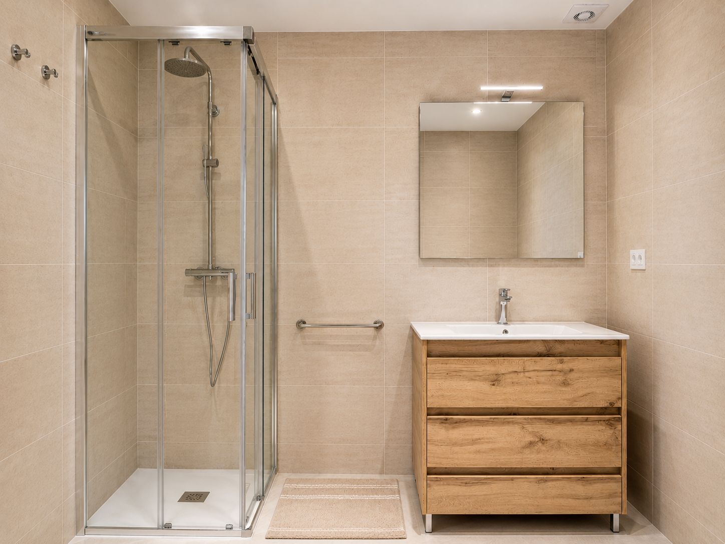 MODERNO APARTAMENTO EN ALQUILER ANUAL JUNTO A LA PLAYA DEL ARENAL