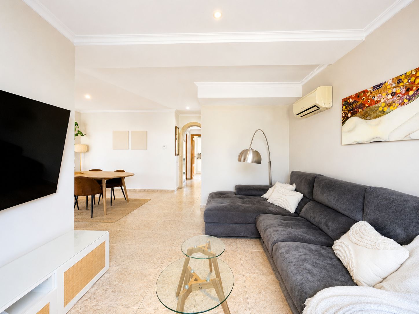 Adosado con gran terraza, parking privado y piscina en el corazón del Puerto de Jávea