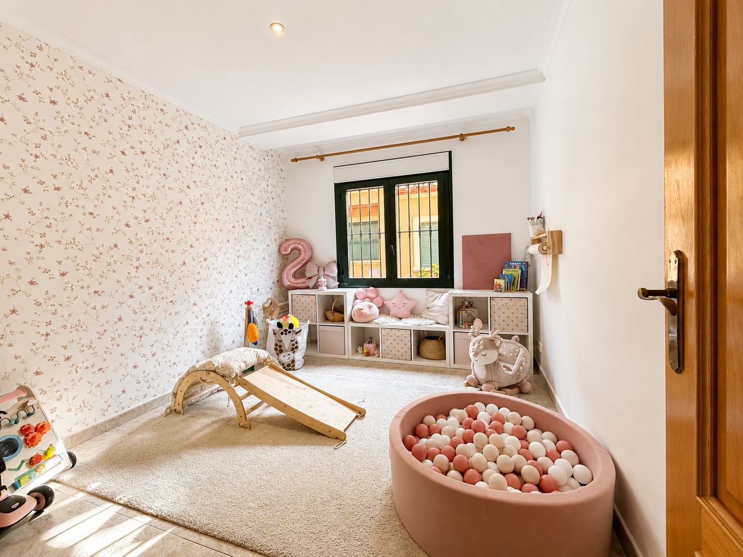 Adosado con gran terraza, parking privado y piscina en el corazón del Puerto de Jávea