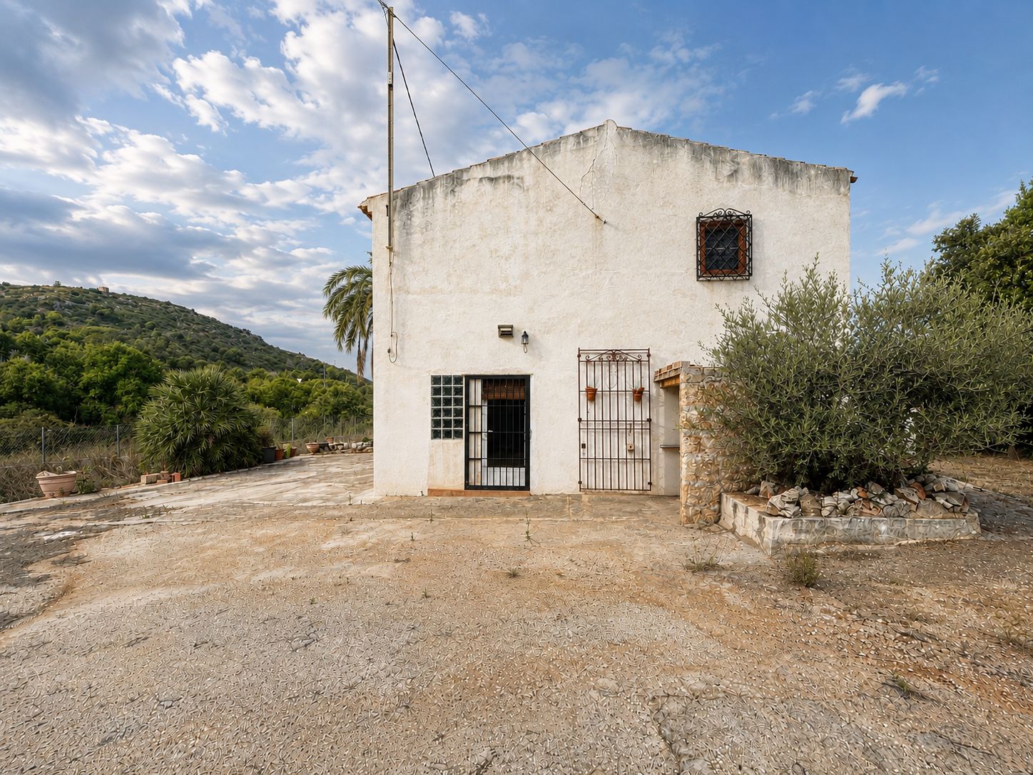 ANCIENNE MAISON DE CAMPAGNE À GATA À RÉNOVER