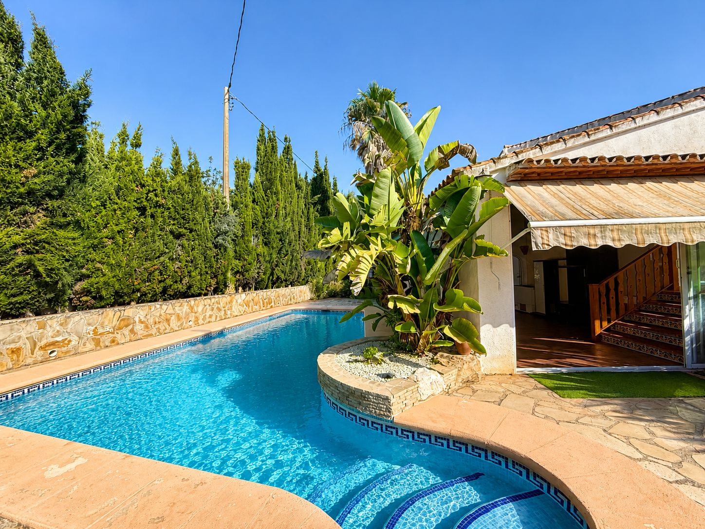 VILLA AVEC PISCINE PRIVÉE ET GRAND JARDIN À JAVEA