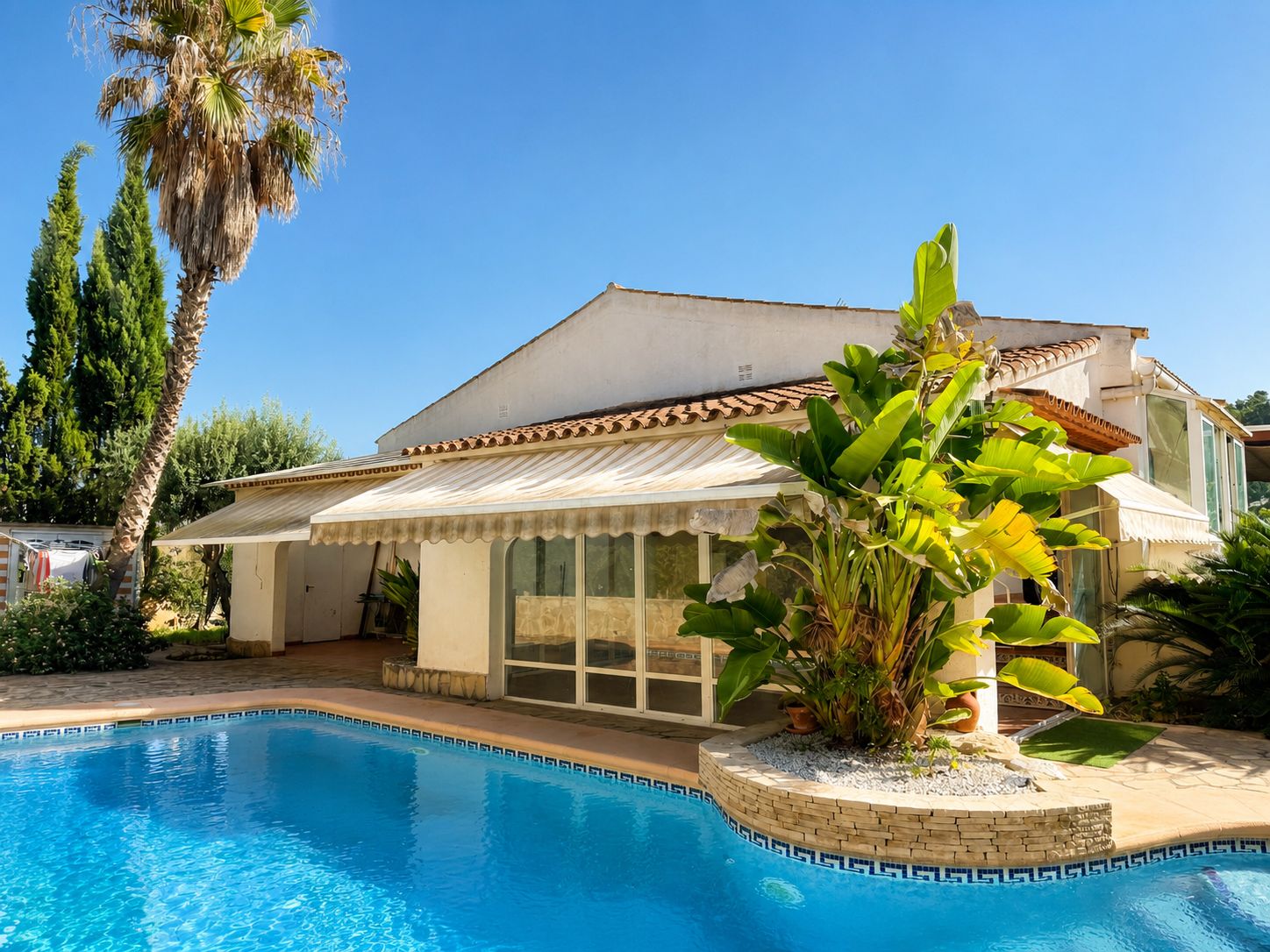 VILLA AVEC PISCINE PRIVÉE ET GRAND JARDIN À JAVEA