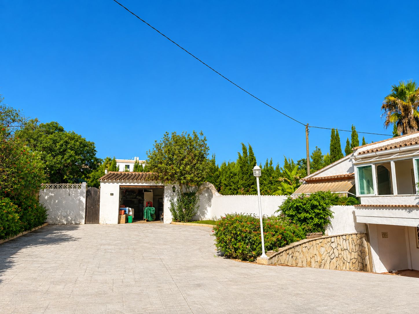 VILLA AVEC PISCINE PRIVÉE ET GRAND JARDIN À JAVEA
