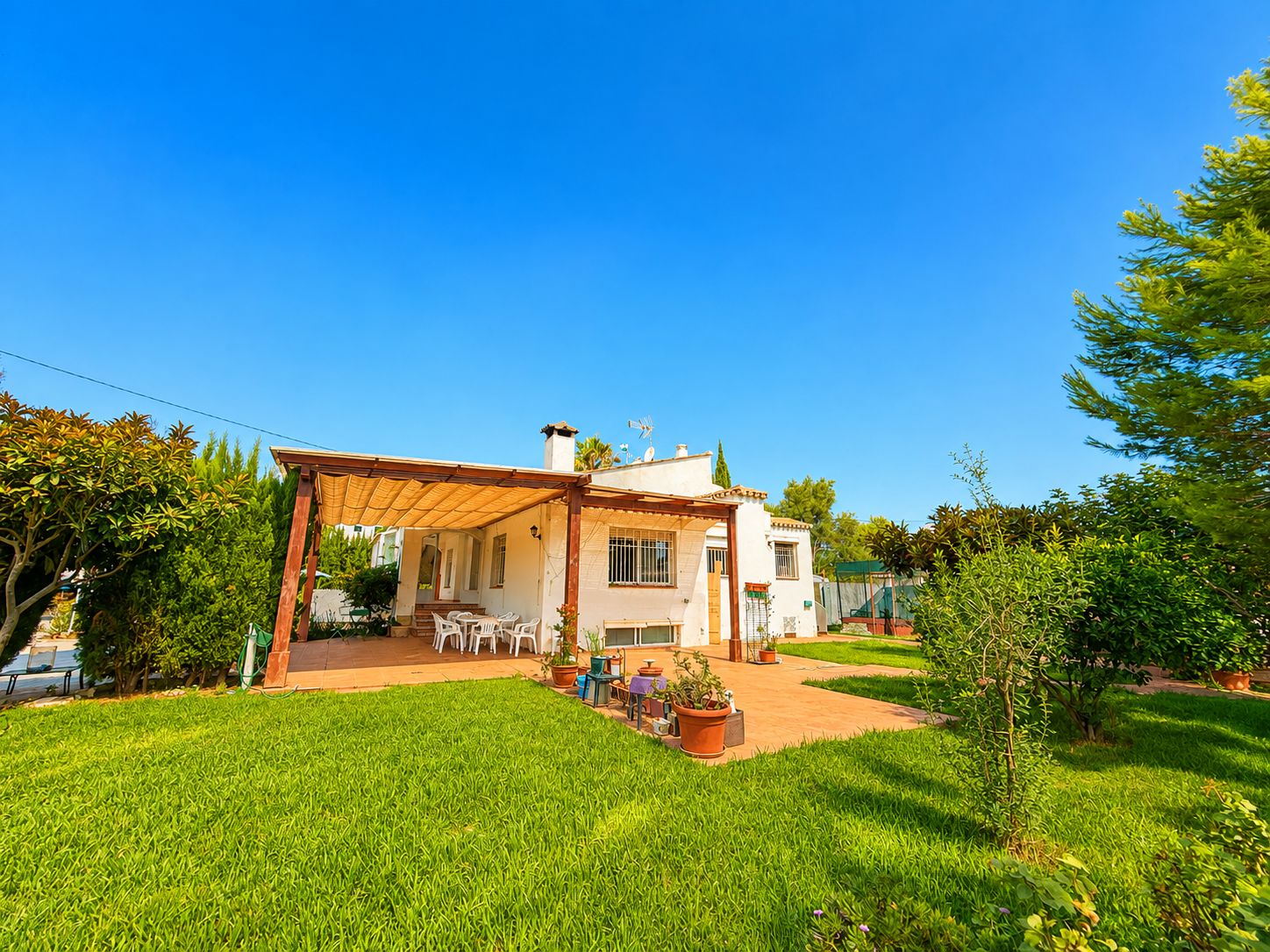 VILLA AVEC PISCINE PRIVÉE ET GRAND JARDIN À JAVEA