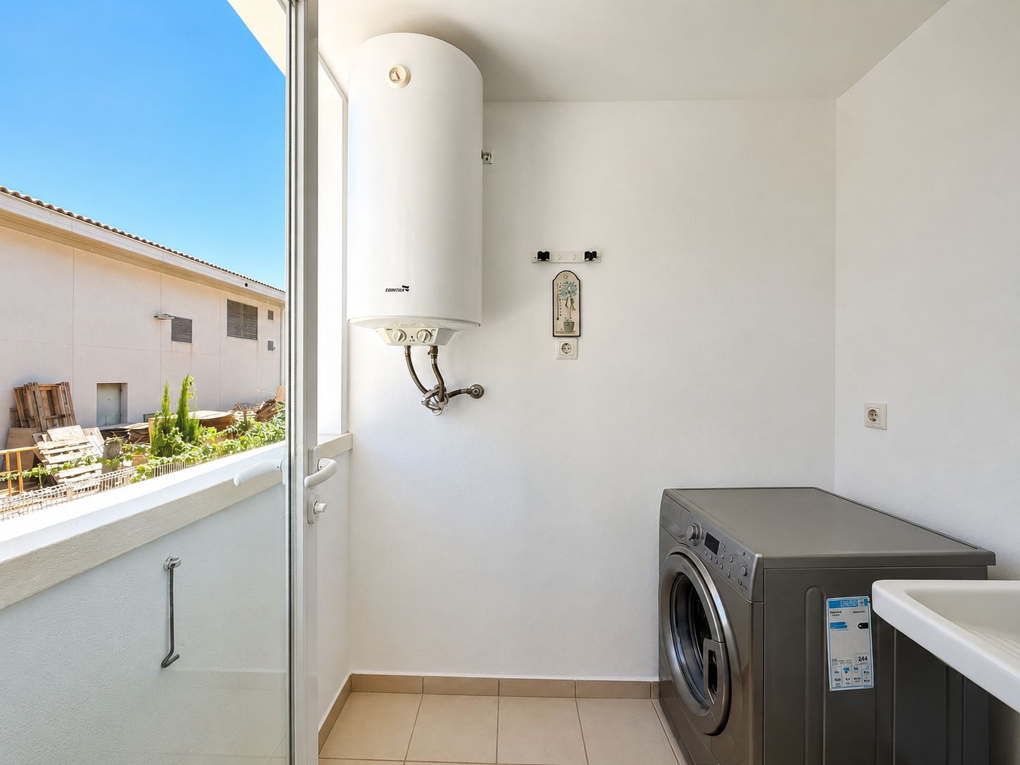 ADOSADO CON PISCINA, TERRAZAS Y AMPLIO GARAJE EN JÁVEA