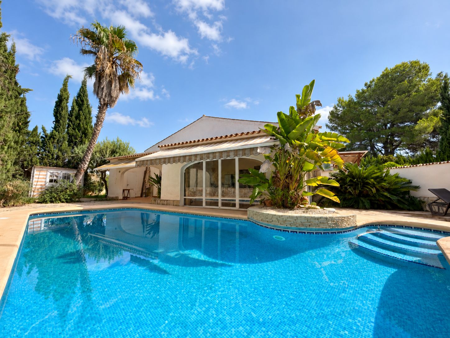 VILLA AVEC PISCINE PRIVÉE ET GRAND JARDIN À JAVEA