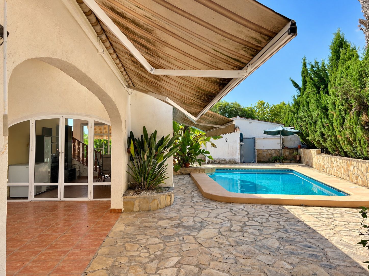 VILLA AVEC PISCINE PRIVÉE ET GRAND JARDIN À JAVEA