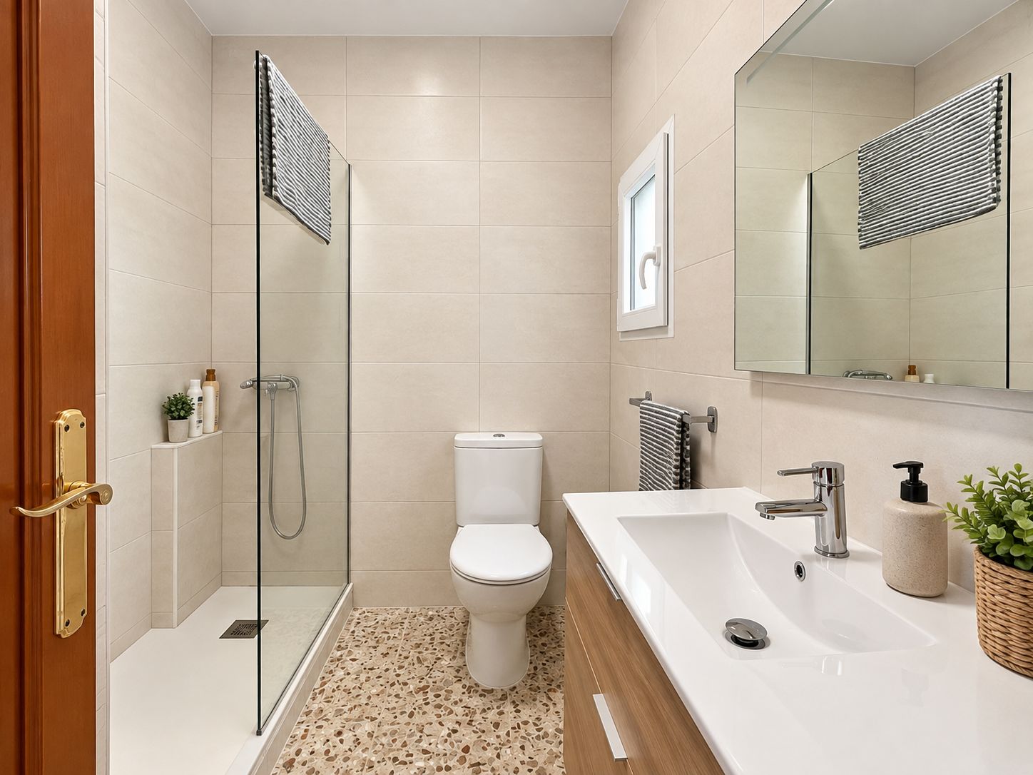 ANNUAL RENTAL FACING THE SEA