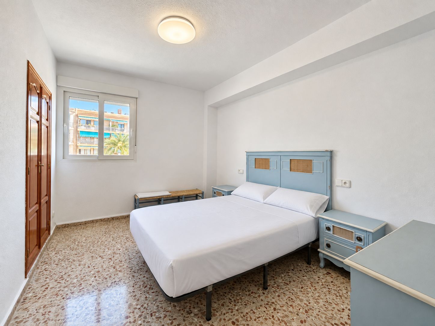 ANNUAL RENTAL FACING THE SEA