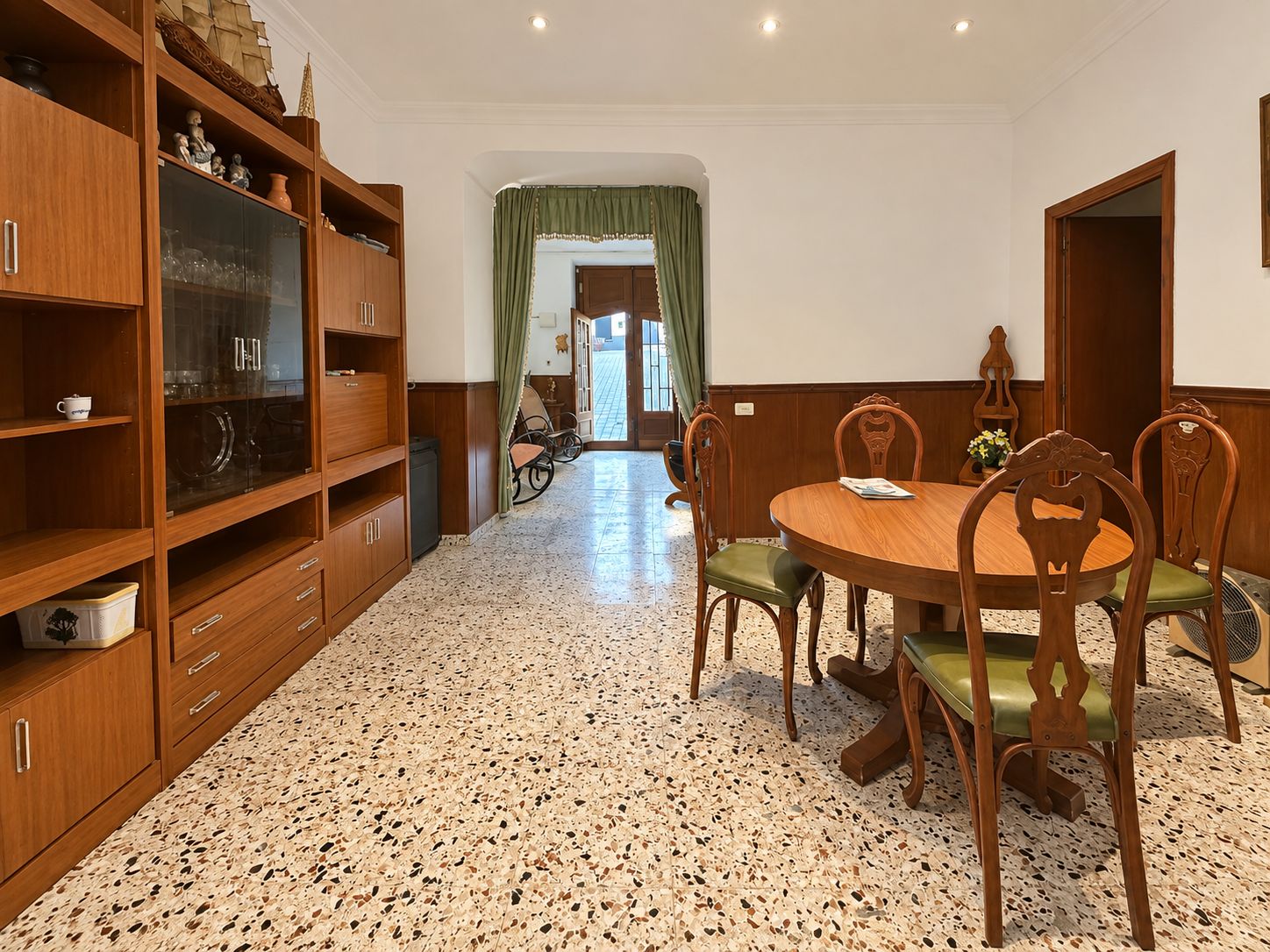 CASA DE PUEBLO CON POSIBILIDAD  DE 2 VIVIENDAS INDEPENDIENTES EN EL CASCO ANTIGUO DE BENITACHELL 