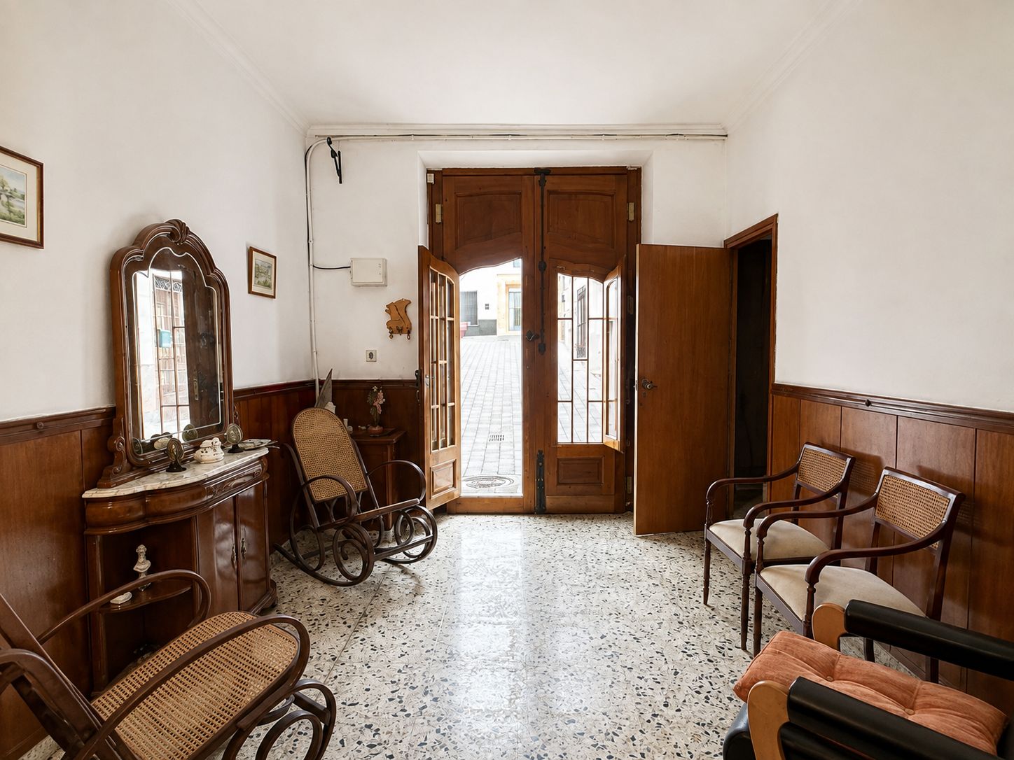 CASA DE PUEBLO CON POSIBILIDAD  DE 2 VIVIENDAS INDEPENDIENTES EN EL CASCO ANTIGUO DE BENITACHELL 