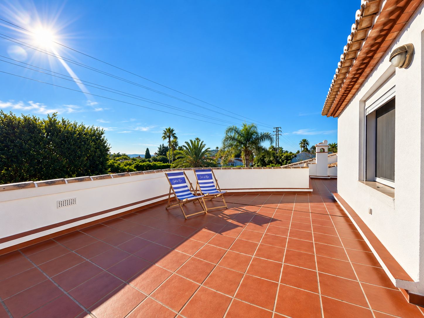 CASA SEMIADOSADA CON JARDIN Y PISCINA PRIVADA