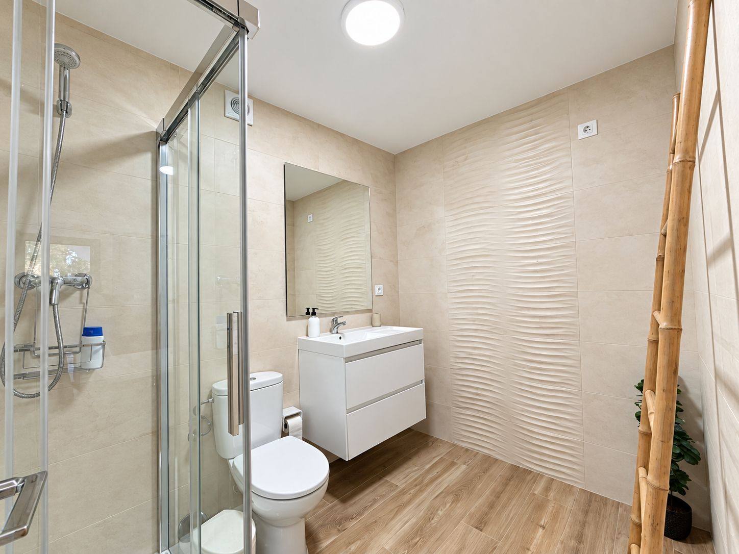APARTAMENTO CON ESTUDIO Y GARAJE