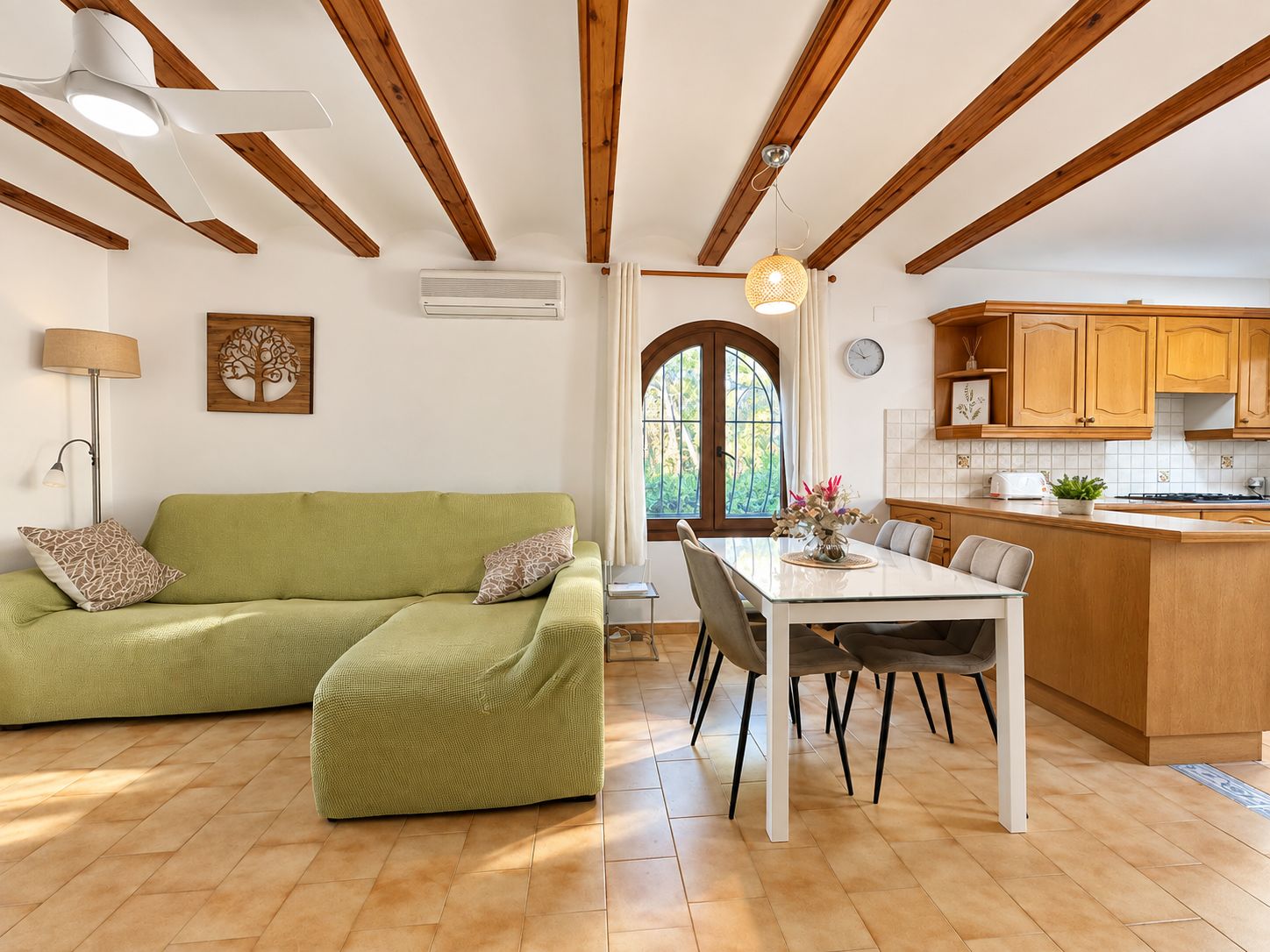 APARTAMENTO CON ESTUDIO Y GARAJE