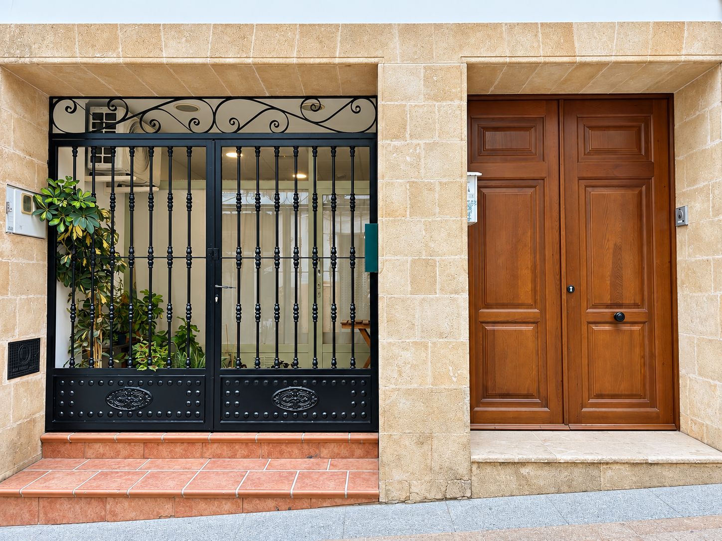 CASA DE PUEBLO EN JAVEA CON LOCAL COMERCIAL 