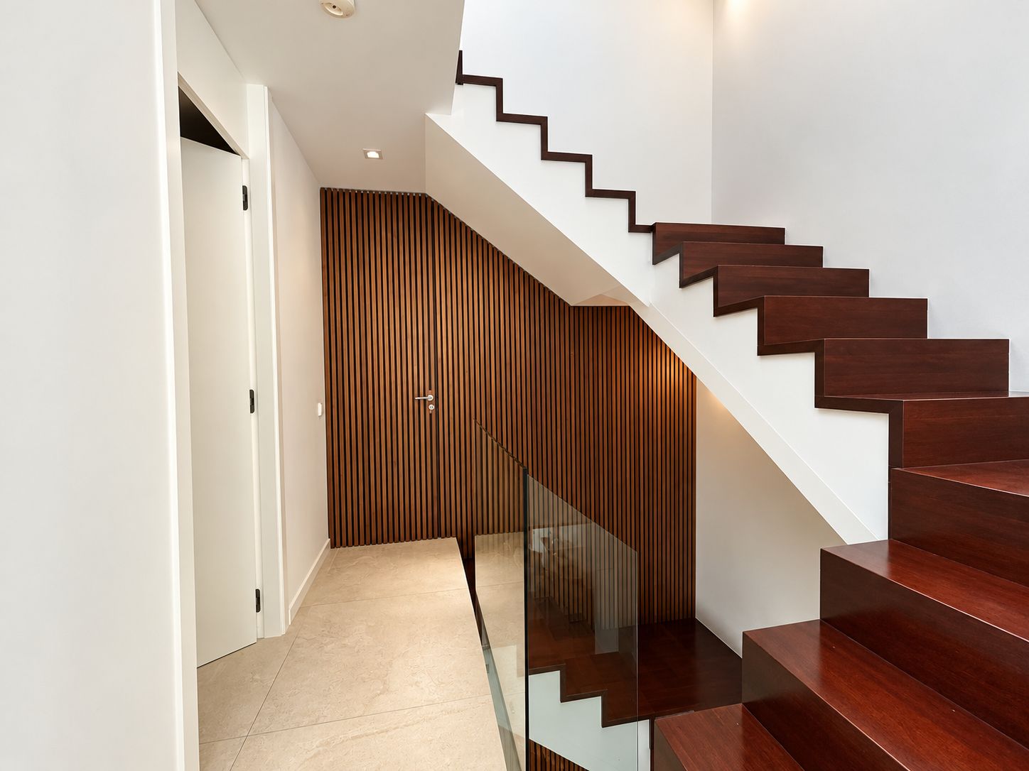 CASA DE PUEBLO EN JAVEA CON LOCAL COMERCIAL 