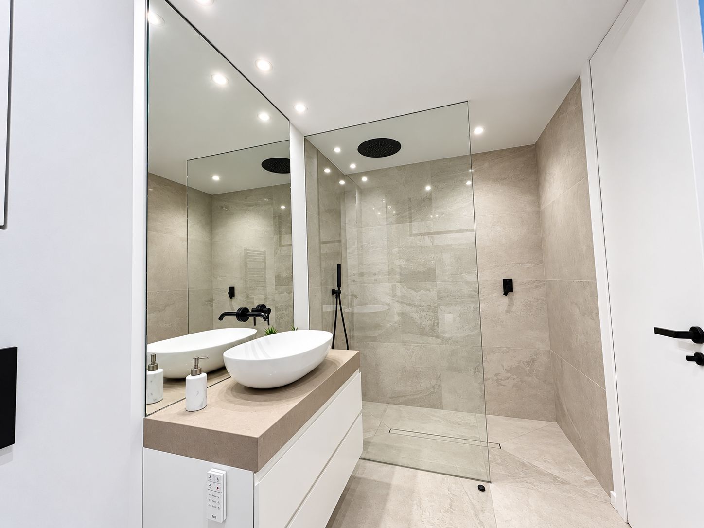 CASA DE PUEBLO EN JAVEA CON LOCAL COMERCIAL 