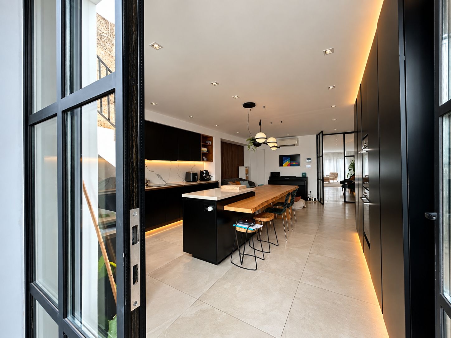 CASA DE PUEBLO EN JAVEA CON LOCAL COMERCIAL 