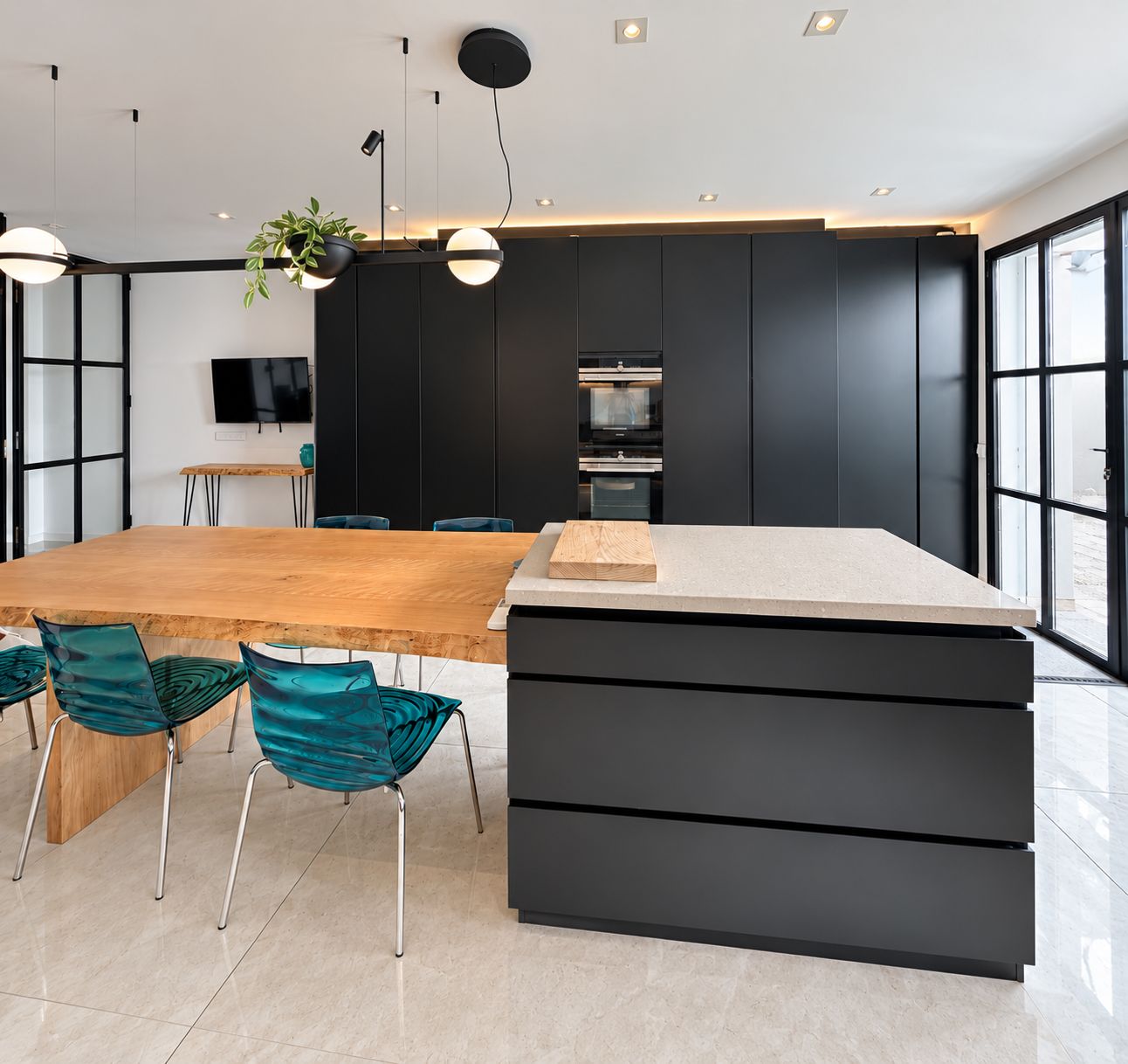 CASA DE PUEBLO EN JAVEA CON LOCAL COMERCIAL 