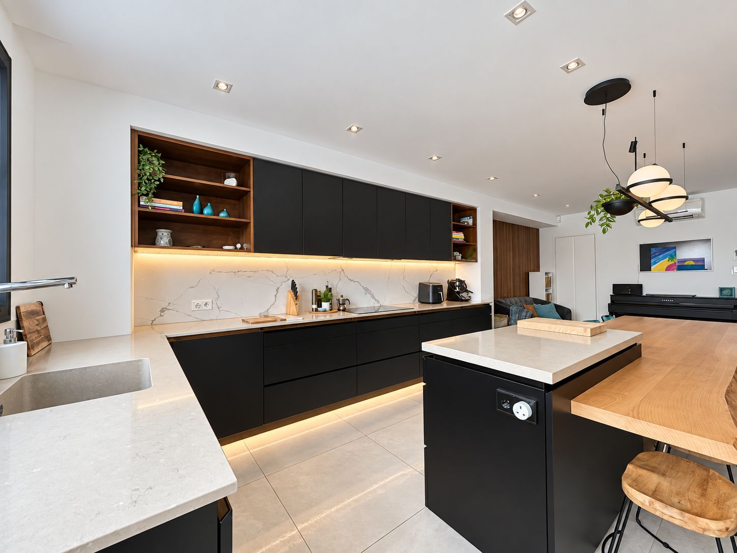 CASA DE PUEBLO EN JAVEA CON LOCAL COMERCIAL 