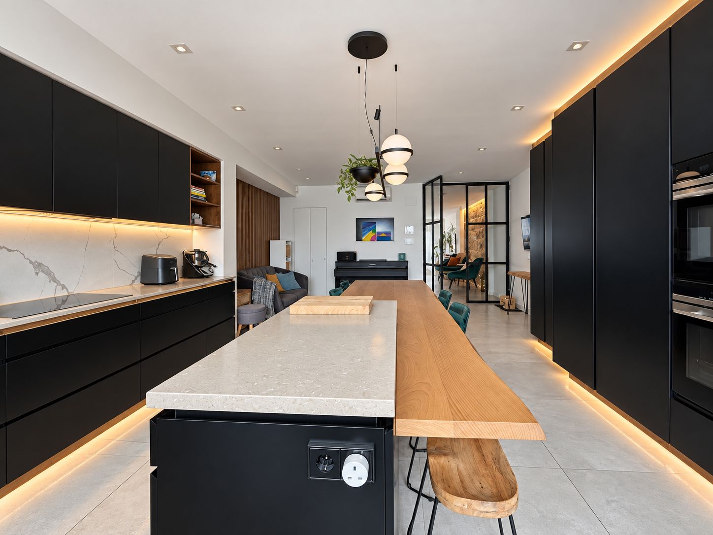 CASA DE PUEBLO EN JAVEA CON LOCAL COMERCIAL 