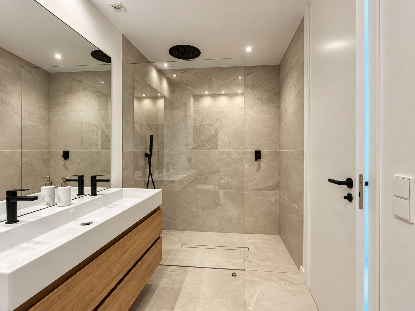 CASA DE PUEBLO EN JAVEA CON LOCAL COMERCIAL 