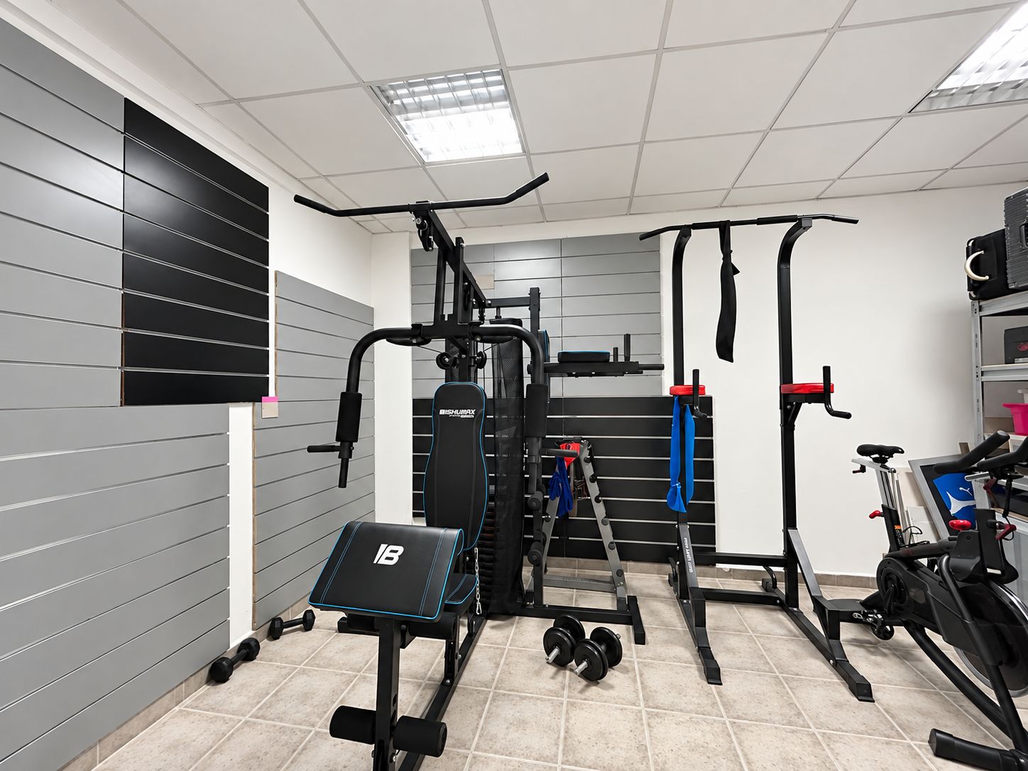 CASA DE PUEBLO EN JAVEA CON LOCAL COMERCIAL 