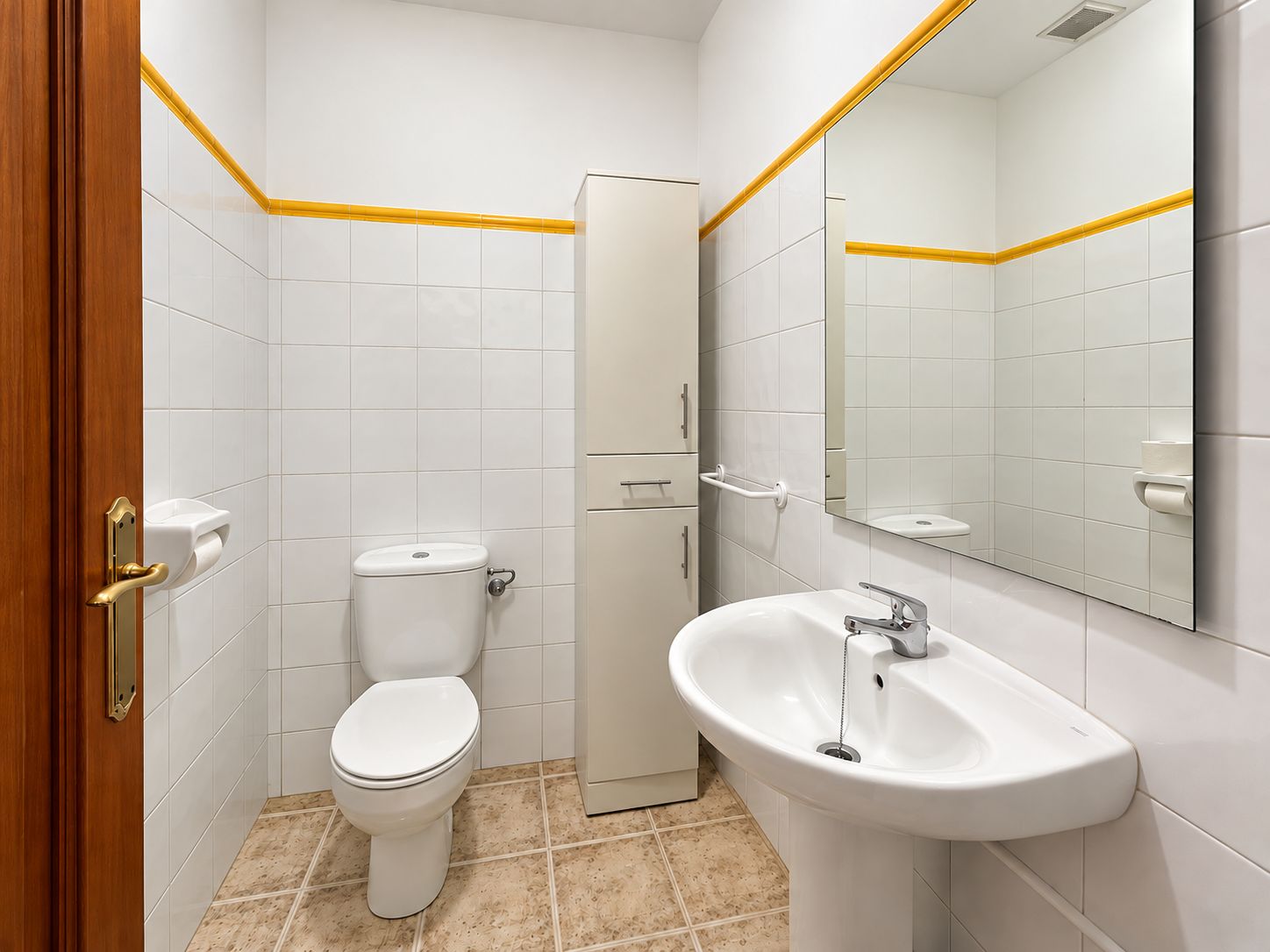 CASA DE PUEBLO EN JAVEA CON LOCAL COMERCIAL 
