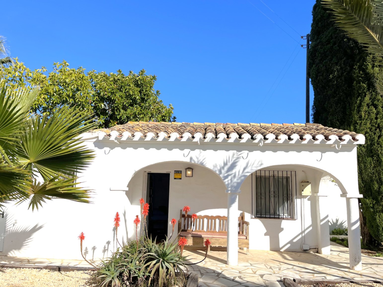 ACOGEDORA VILLA CON CASA DE INVITADOS Y MAGNIFICAS VISTAS AL VALLE Y AL MONTGÓ