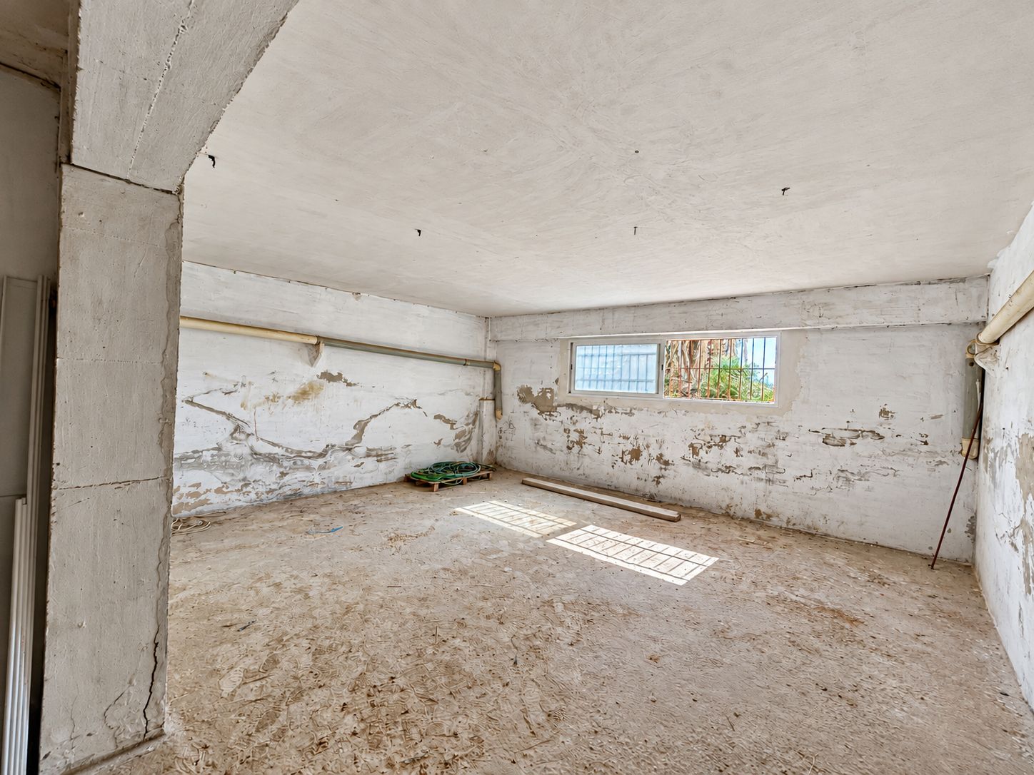 LOCAL COMERCIAL EN ALQUILER EN JAVEA