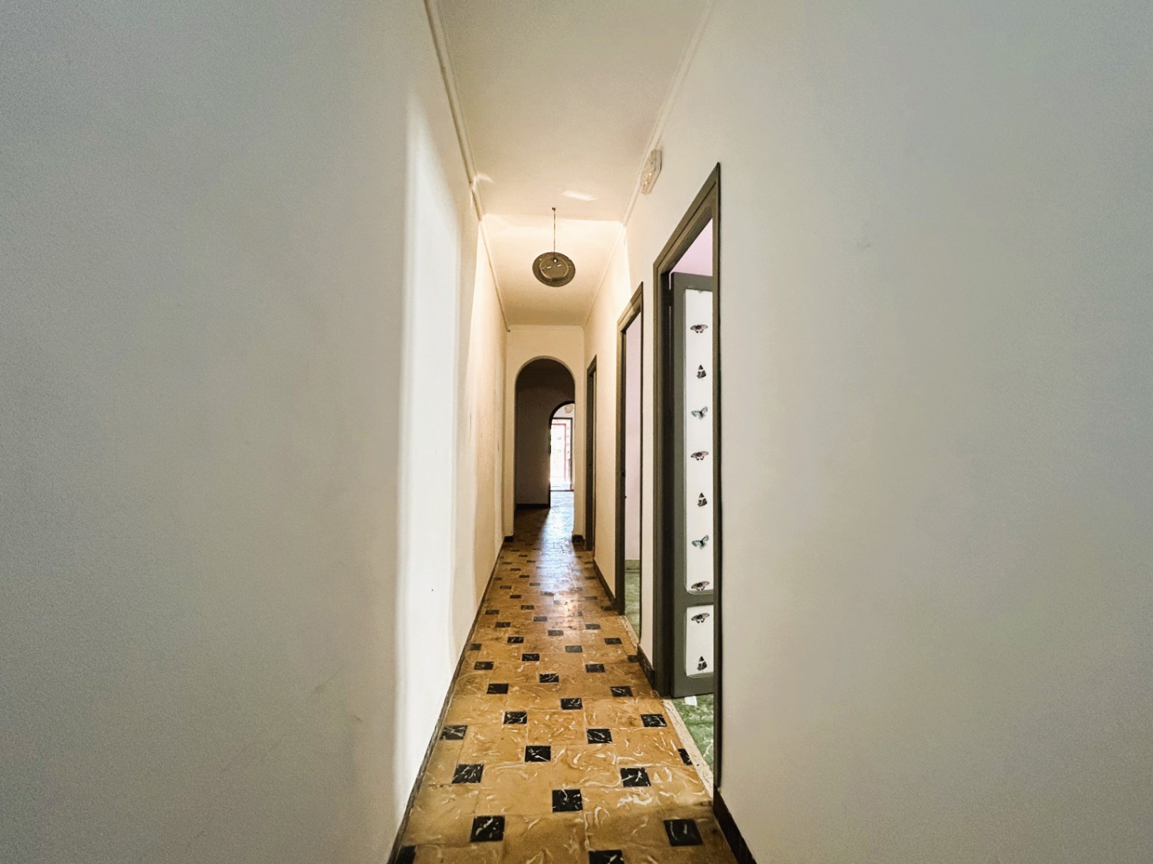 APPARTEMENT EN REZ-DE-CHAUSSÉE AVEC GRAND PATIO ET ACCÈS EN VOITURE