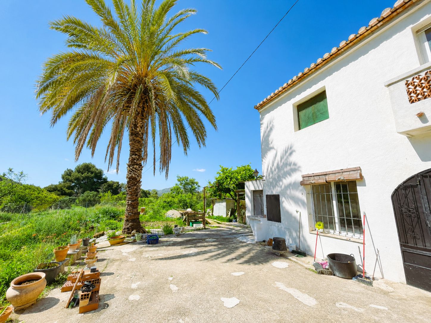 MAISON DE CAMPAGNE À GATA DE GORGOS À RÉNOVER