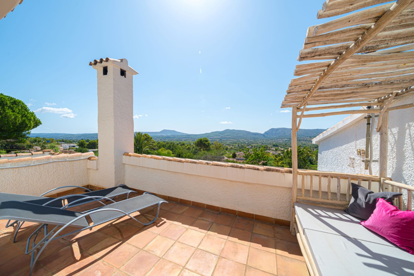 SPACIOUS, PRIVATE VILLA WITH BEAUTIFUL VIEWS ON THE MONTGO