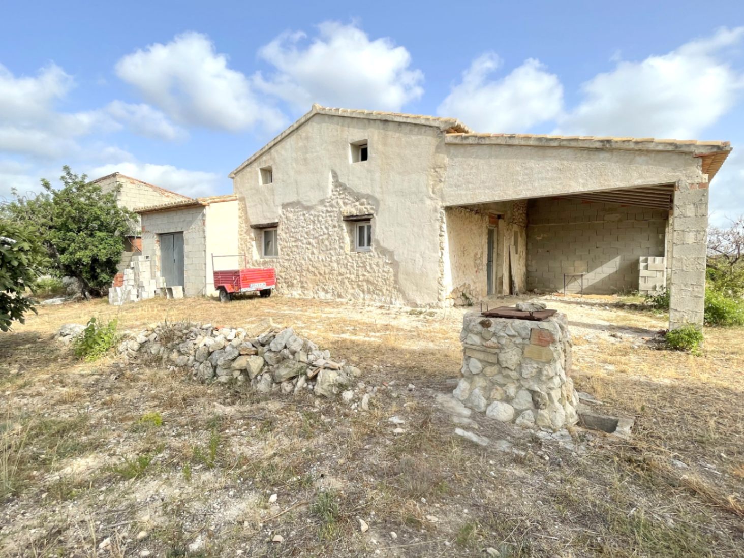 FINCA STYLE HOUSE WITH VIEWS OF THE MONTGÓ