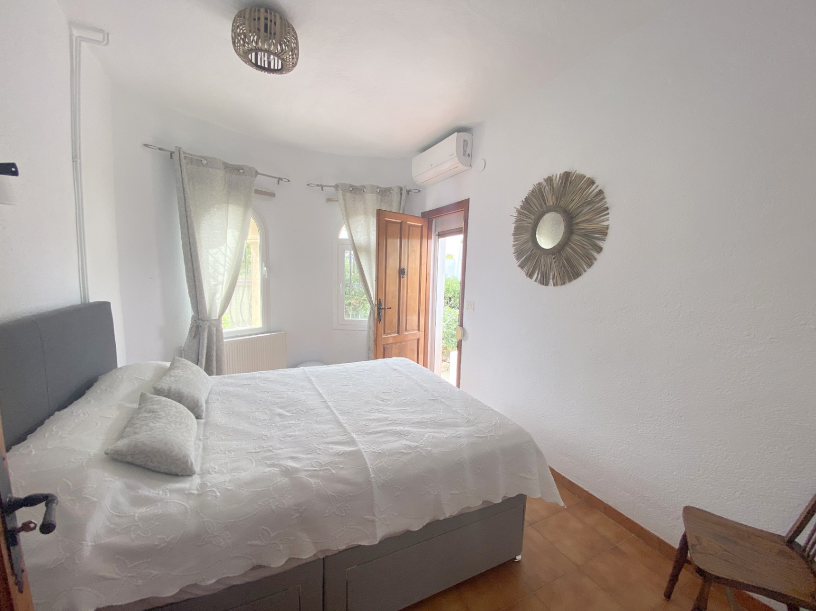 VILLA 5 MINUTES FROM THE ARENAL BEACH FOR WINTER LET