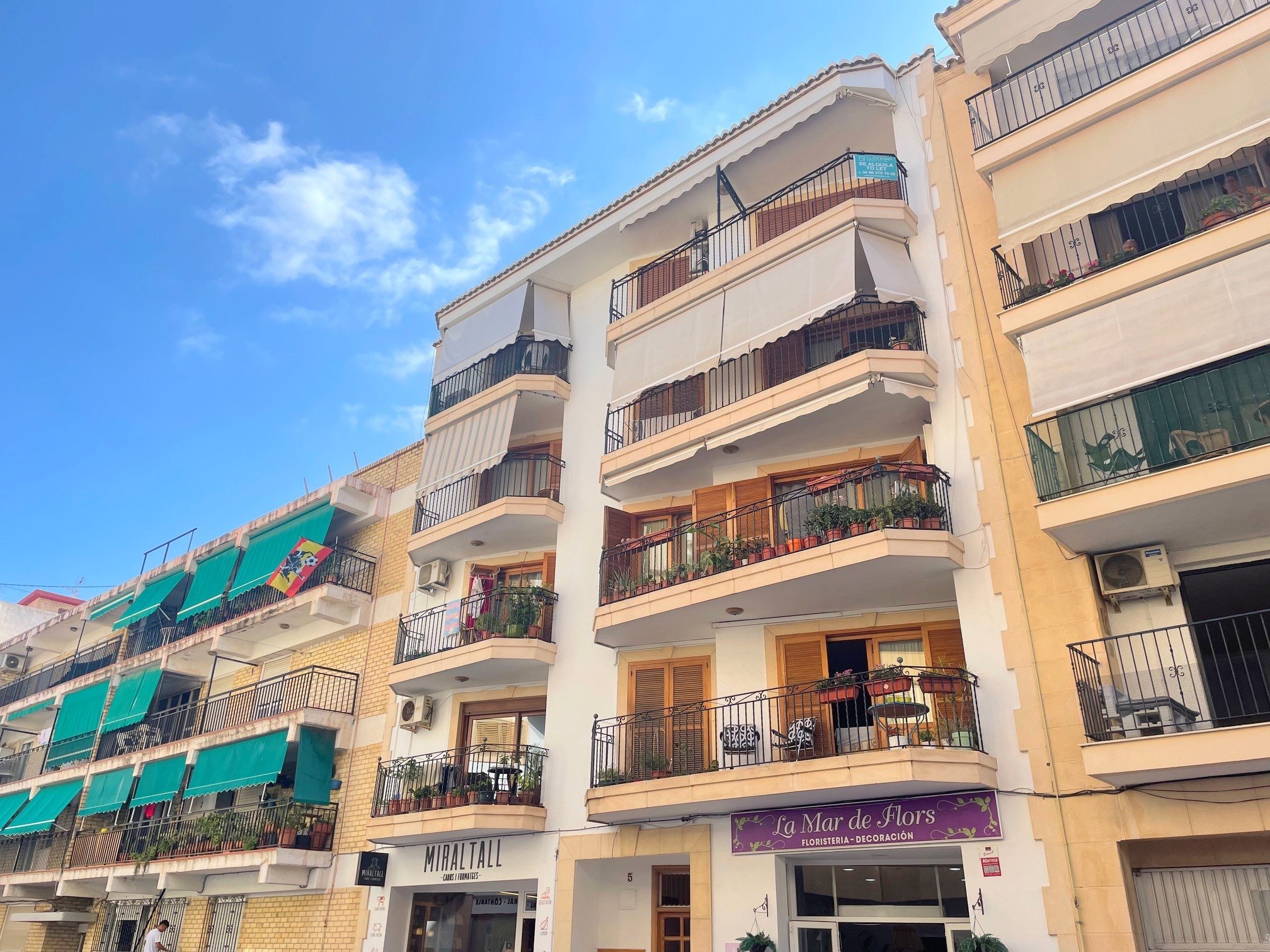 APARTMENT IN THE CENTER OF THE PORT JUST 200M FROM THE SEAFRONT